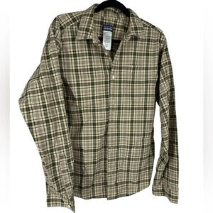 Patagonia organic cotton plaid button up medium.